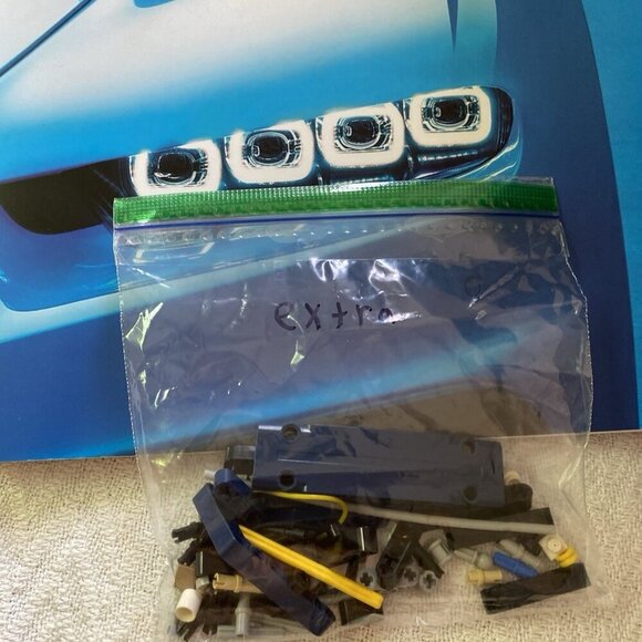 LEGO TECHNIC: Bugatti Chiron 42083 Complete Disassembled No Missing Pieces Car - Picture 10 of 16